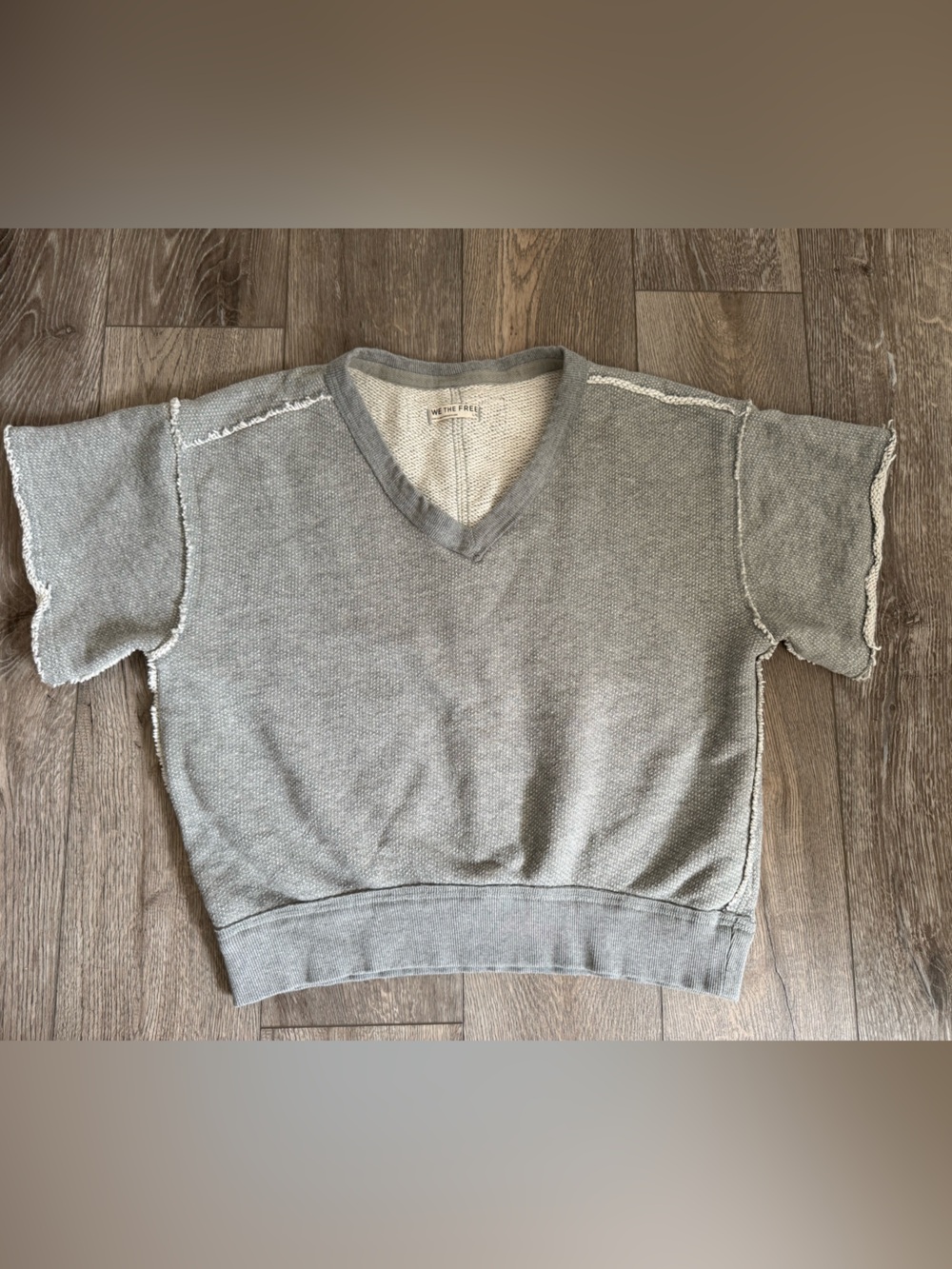 We The Free Women’s Gray Short-sleeve top/sweatshirt.